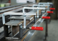 BESSEY Ganzstahl-Schraubzwinge classiX GS mit Holzgriff